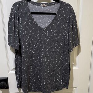 Anna Dark Gray V-Neck Tee with Arrow Pattern